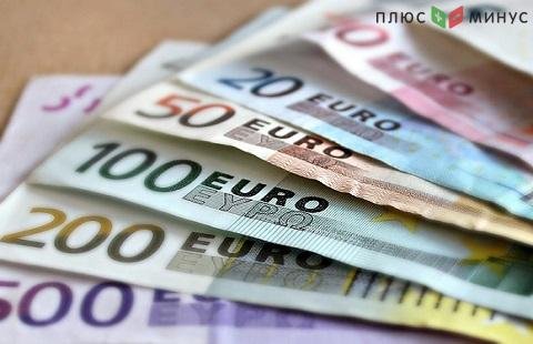 На Мосбирже установлен средний курс евро